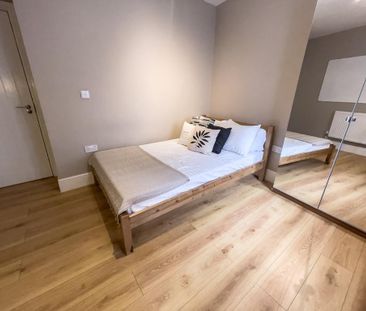 5 bedroom flat to rent - Photo 2