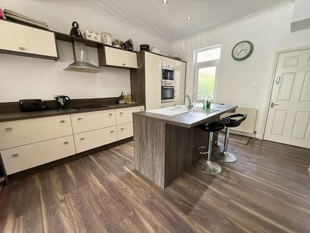 1 bedroom in a house share to rent - Photo 4