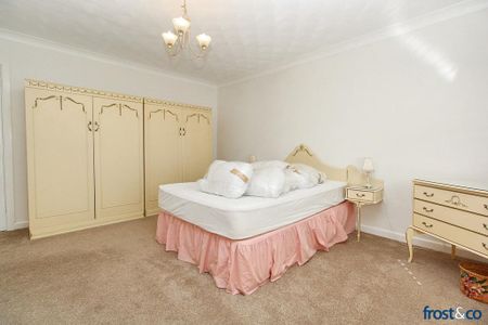 3 bedroom detached bungalow to rent - Photo 4