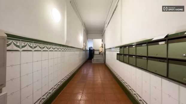 2-bedroom apartment for rent in l'Antiga Esquerra de l'Eixample, professionals and students welcome, no couples. - Photo 1