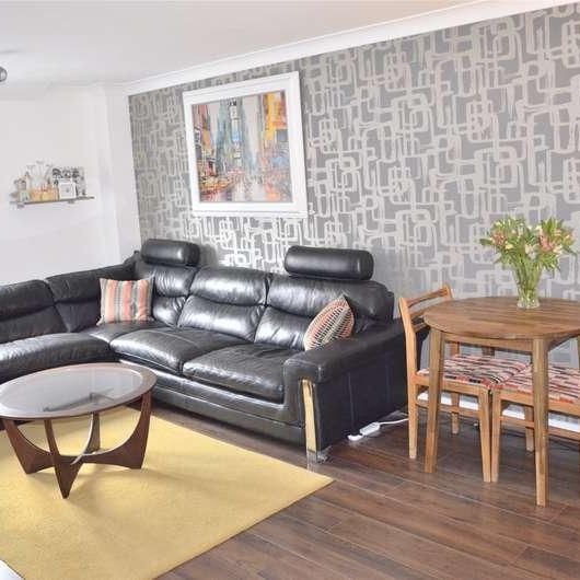 Woodcote Road, Wallington, SM6 - Photo 1