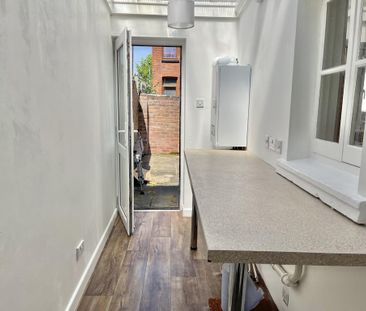 3 bedroom end of terrace house to rent - Photo 2