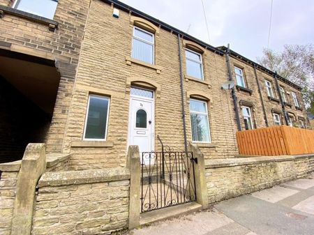 Lawrence Road, Marsh, Huddersfield £850 pcm ⓘ The monthly or weekly payment required by the landlord. Read our glossary page , 3 bedrooms, house - terraced, to let * Tenant info - Photo 4