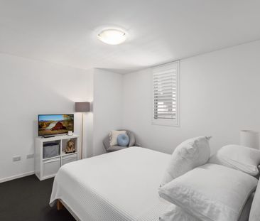 Furnished Coastal Living, Just 450m from Avoca Beach - Photo 4