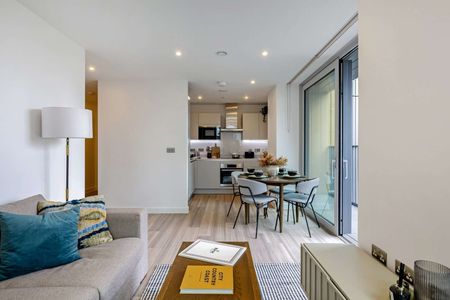 Luxury Fully Furnished | Private Balcony | Two Double Bedrooms | Two Bathrooms | King Sized Beds | Parking Available for Additional cost of £200PCM | 24/7 Concierge & Other Luxury Facilities - Photo 2