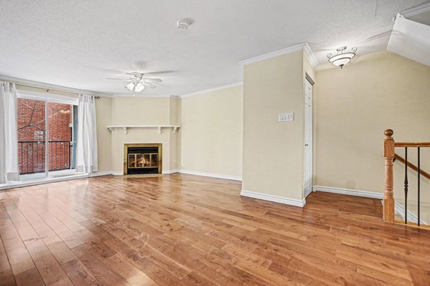 For Lease - 207 Mart Circle, Manor Park - Cardinal Glen and Area, Ontario - Photo 1