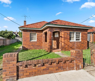 Spacious Family Home - Photo 3