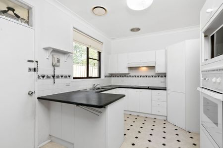 Three Bedroom Villa in Prime Location! - Photo 3