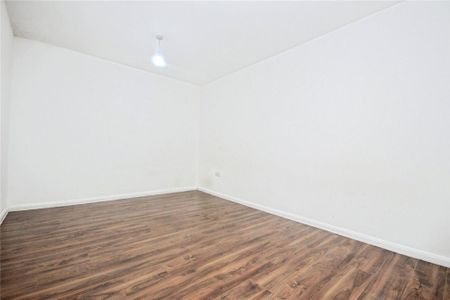 3 bedroom apartment to rent - Photo 2