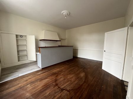 Location Maison 4 pièces 132m² CHATEAUNEUF SUR CHARENTE 16120 - Photo 4