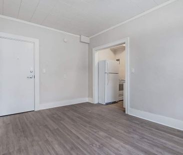 Renovated Suite - 1 Bedroom - Photo 2