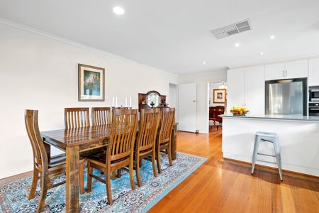 Modern Comfort Meets Convenience in Burwood East - Photo 3