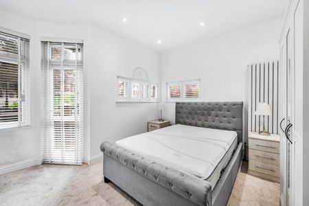 3 bedroom flat to rent - Photo 4