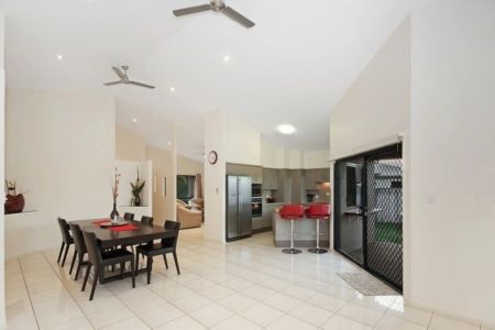 18 Bluff Street, Bushland Beach. - Photo 5