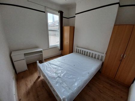 Room in a Shared House, Ham Park Rd, E15 - Photo 5