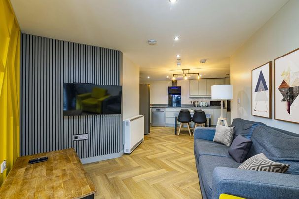 5 bedroom flat to rent - Photo 1