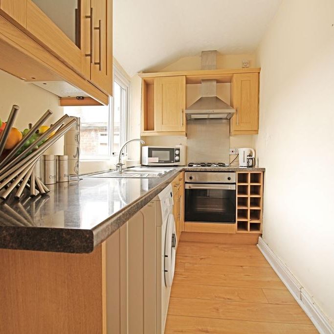 1 bedroom in a house share to rent - Photo 1