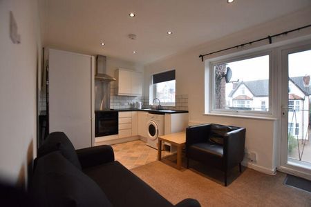 3 bedroom apartment to rent - Photo 3