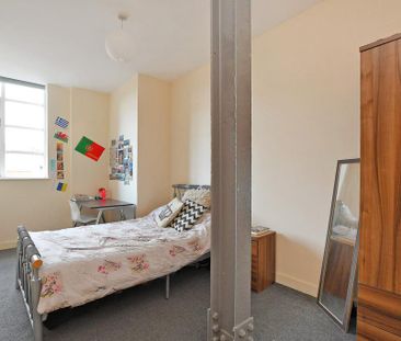 3 bedroom flat to rent - Photo 4
