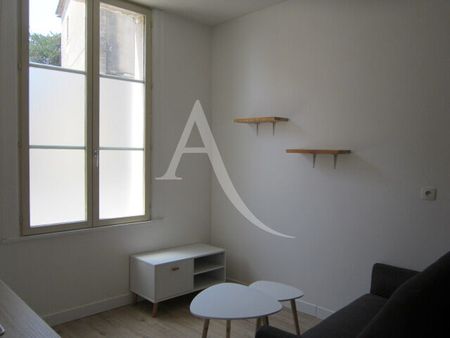Location Appartement 2 pièces 27m² FONTENAY LE COMTE 85200 - Photo 2