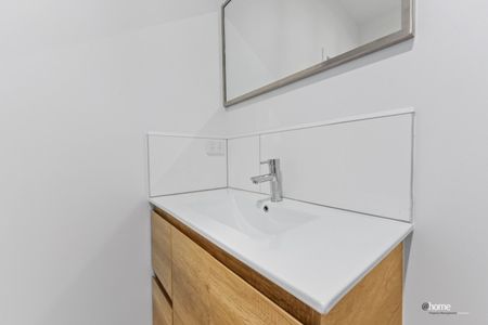 Central Contemporary Townhouse - Photo 4