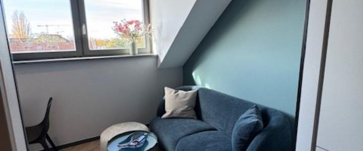 Unbefristeter Mietvertrag ! Sonniges Studio im Dachgeschoss. 990 € all-in-Miete - Foto 1