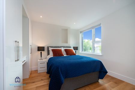 Kilburn High Road, London, NW6 - Three Bedroom Flat To Rent - £808pw / £3,500pcm - Photo 3