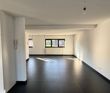 Gerenoveerd duplexappartement met 2 slpks in Lummen - Photo 1