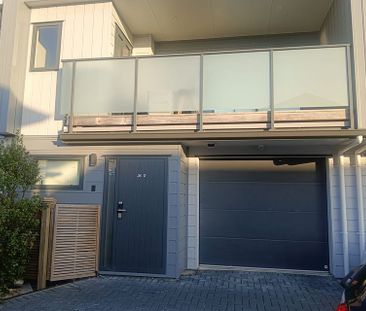 Modern 4 Bedroom / 3.5 Bathroom Townhouse - Photo 5