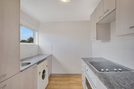 Light & Bright One Bedroom with Harbour Views - Photo 3