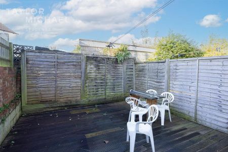 4 bedroom terraced house to rent - Photo 4