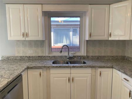 For Lease - 154 Northwood Drive, Toronto, Ontario - Photo 2