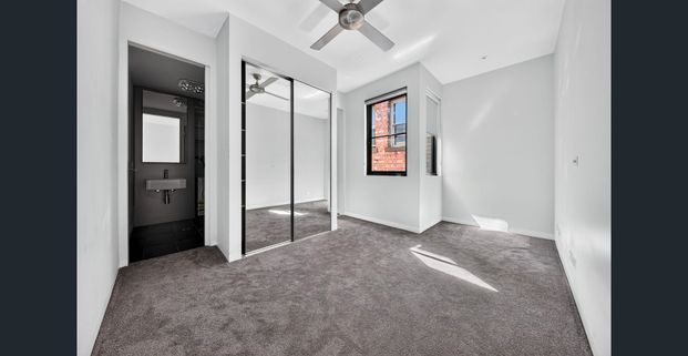 Stylish Prahran Living in a Prime High Street Location - Photo 1