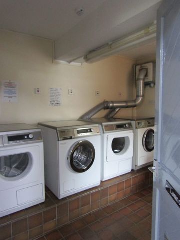 **Apply on line ** Over 55’s 1 bedroom flat with adapted walk in shower. Orchard Court. - Photo 5