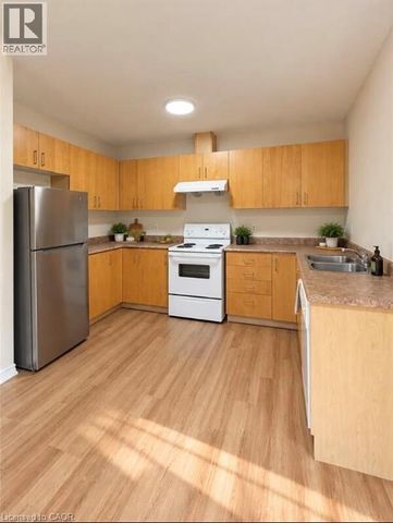 343 DALHOUSIE Street, Brantford, Ontario, N3S3V9 - Photo 4