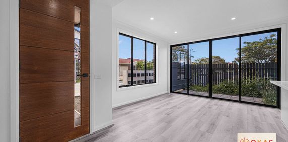 Brand New Luxury Townhouse for Lease!! - Photo 2