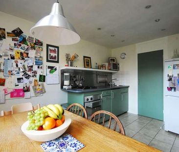 Grayling Square, Bethnal Green, E2 - Photo 2