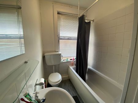 3 bedroom house share to rent - Photo 2