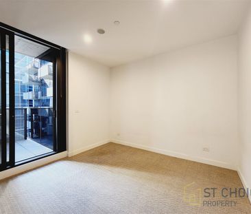 Amazing two bedroom apartment in the heart of Docklands - Photo 4