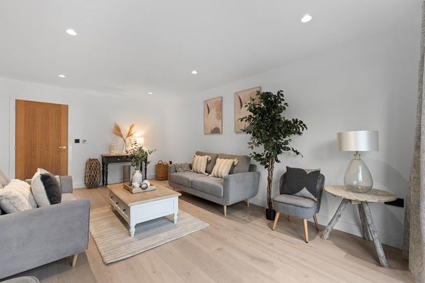 5 bedroom detached house to rent - Photo 1