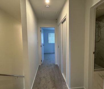 Stylish Living in a Scenic Titirangi Setting! - Photo 3