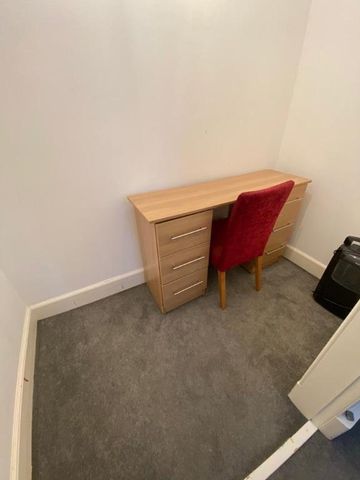 5 bedroom flat to rent - Photo 3