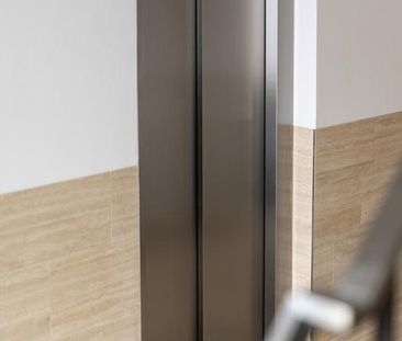 Erstbezug: Stilvolles Penthouse mit umlaufender Dachterrasse und ho... - Photo 1