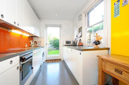 3 bedroom semi-detached house to rent - Photo 4