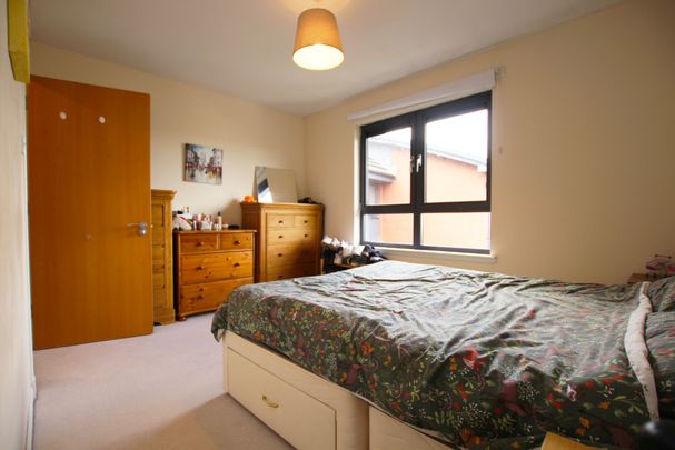 Clarkston Road, Glasgow - Photo 1