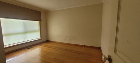 Spacious Family Home in Premium Lynbrook Location - Photo 3