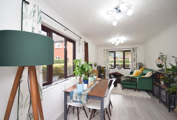 2 Bed Flat, Kipling Drive, SW19 - Photo 1