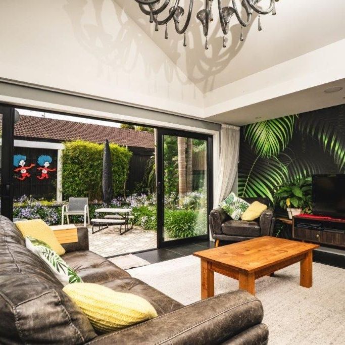 Family home in Hillpark - Photo 1