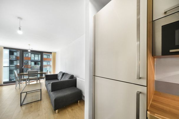 1 Bed Flat, Proton Tower, E14 - Photo 1