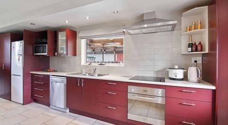 Burnside Beauty - 2 Bedroom Home - Photo 3